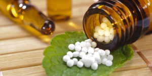alternative medicine with homeopathy and herbal pills