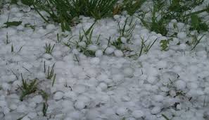 ਮੈਦਾਨੀ ਇਲਾਕਿਆਂ ਵਿੱਚ ਬਰਫ ਘੱਟ ਪੈਂਦੀ ਹੈ ਪਰੰਤੂ ਜਦੋਂ ਵੀ ਪਵੇ ਇਹ ਸਖਤ ਗੜਿਆਂ ਦੇ ਰੂਪ ਵਿੱਚ ਹੁੰਦੀ ਹੈ, ਜਦੋਂਕਿ ਪਹਾੜੀ ਇਲਾਕਿਆਂ ਵਿੱਚ ਰੂੰ ਦੀ ਤਰ੍ਹਾਂ ਦੀ ਨਰਮ ਬਰਫ਼ ਪੈਂਦੀ ਹੈ। ਅਜਿਹਾ ਫਰਕ ਕਿਉਂ ਹੁੰਦਾ ਹੈ?